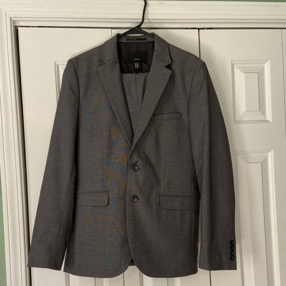 Men’s gray suit jacket & pants